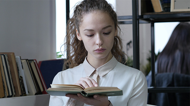 girl-reading